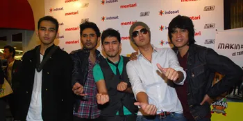 Lyla Band Rayakan Valentine Bersama Orang Lain