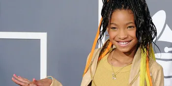Willow Smith Pakai Tali Sepatu, di Rambut!