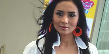 Tina Astari Tawarkan Pijat 'Plus-Plus'