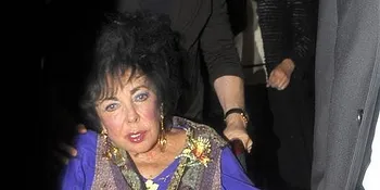 Elizabeth Taylor Dilarikan ke Rumah Sakit