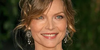 Michelle Pfeiffer Ikut-Ikutan Jadi Vampir