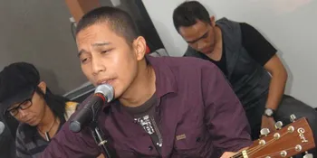 The Rain Kembali Galau di Single Terbaru