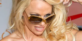 Pamela Anderson Perjuangkan Nasib Monyet
