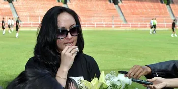Ingat Adjie, Angie Tak Bisa Tahan Tangis