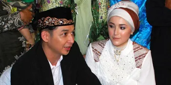 Dusty Purple Konsep Busana Pasha dan Adelia