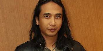 Piyu Padi Ungkap Konflik Masa Lalu Melalui Buku