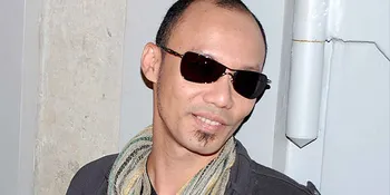 Diperiksa, Yoyo Padi Pasang Senyum Lebar