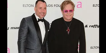 Elton John Menyusui?
