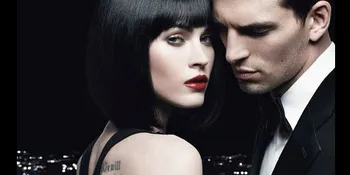 Megan Fox 'Hadapi' Pria Telanjang Untuk Armani