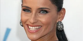 Nelly Furtado Sumbangkan Uang Dari Gaddafi