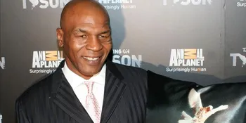 Mike Tyson Ternyata Suka Burung!