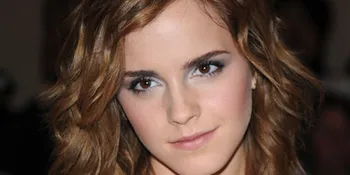 Emma Watson Tunda Kuliah