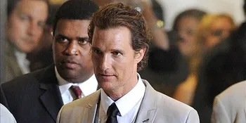 Astaga! Tom Hanks Jadi Babysitter Matthew McConaughey