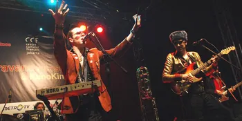 La Caravane Passe Satukan Penonton