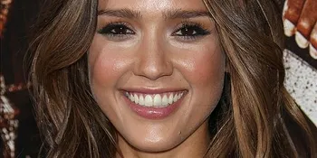 Jessica Alba - Selena Gomez Cuma Korban Hacker