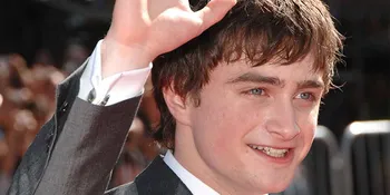Daniel Radcliffe 'Terpaksa' Pacaran Jarak Jauh