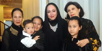 Mama Adjie Massaid Support Angelina Sondakh