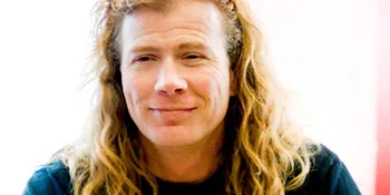 Vokalis Megadeth Pingsan di Belakang Panggung