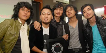 Banyak Job Off Air, Hello Band Keasyikan