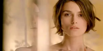 Keira Knightley Jadi 'Pembalap Bugil' Untuk Chanel