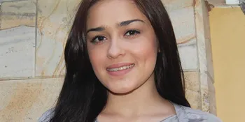 Yasmine Leeds, Sehari Tidur 10 Jam