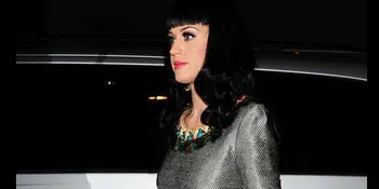 Katy Perry Akan Liburan ke Luar Angkasa