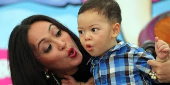 Angelina Sondakh Tanamkan Nasionalisme Sejak Dini