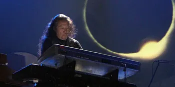 Cetak Sejarah, Kitaro Nyanyi Lagu 'Caravansary'