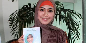 Oki Setiana Dewi Maju Mundur Saat Akan Cetak Buku