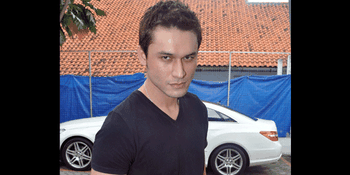 Indra L Bruggman Bikin Film Horor!