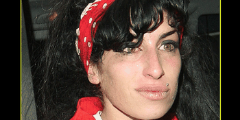 Amy Winehouse Keracunan!