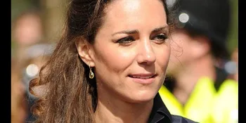 Kate Middleton Terpaksa Kecilkan Cincin Tunangan