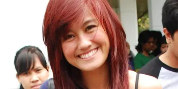 Agnes Monica Terinspirasi 'Rok Kurungan Ayam'