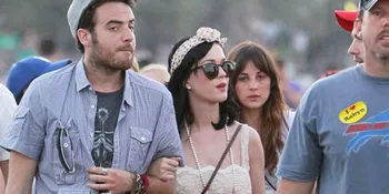 Katy Perry Tertangkap Kamera Gandeng Pria Lain!