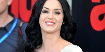 Katy Perry Ubah 'AMERICAN IDOL' Jadi Sarang Alien
