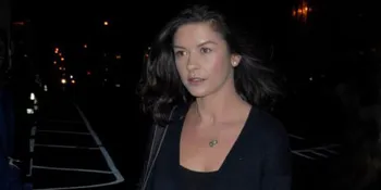 Catherine Zeta Jones Akan Menyanyi di Film Baru