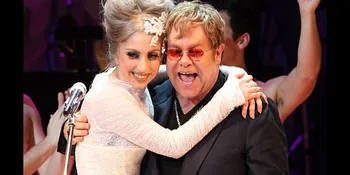 Lady GaGa Resmi Jadi Ibu Baptis Anak Elton John