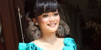 Main Bareng Sasha Grey, Sheza Idris Ijin Keluarga