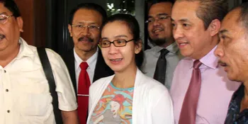 Iyut Bing Slamet Isi Waktu Dengan Menulis