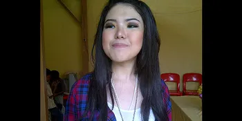 Tina Toon Peringati Hardiknas Dengan Berbagi Buku