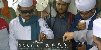 Sasha Grey 'Dibakar' FPI