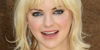 Anna Faris Ditawar Sang Diktator