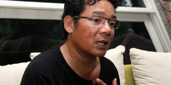 Mathias Muchus, Lestarikan Hutan Dengan Hemat Kertas