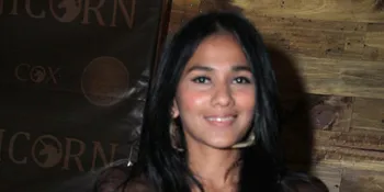 Kangen Syuting, Nova Eliza Tunda Tambah Momongan