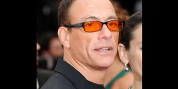 Van Damme Didiagnosa Tuli Sebagian