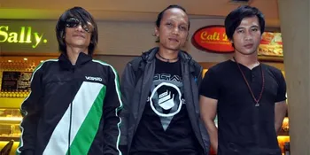 Peterpan Vakum, Reza Gabung Tridia Band?