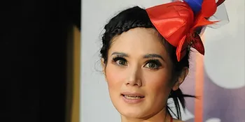 Mulan Kenakan Sepatu Tapal Kuda Lady GaGa