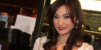 Gaet Cowok, Debby Ayu Pakai Pelet Celana Dalam
