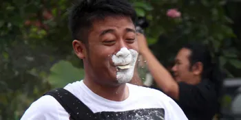 Andika The Titans Tersedak Tepung di Ultah Titanium