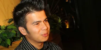 Handika Pratama Sedang Proses Kenali Donita